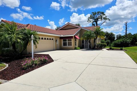 House in Englewood, Florida 3 bedrooms, 169.27 sq.m. № 2364833
