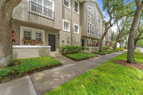 Adosado en venta en Tampa, Florida, 2 dormitorios, 178.47 m2 № 1811025 - foto 1