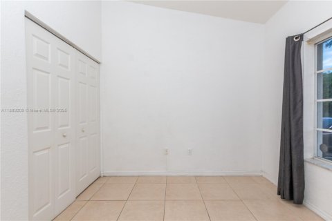 House in Pembroke Park, Florida 2 bedrooms, 88.26 sq.m. № 1938893 - photo 12