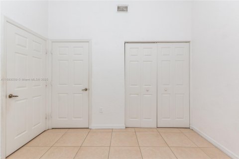 House in Pembroke Park, Florida 2 bedrooms, 88.26 sq.m. № 1938893 - photo 15