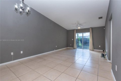 House in Pembroke Park, Florida 2 bedrooms, 88.26 sq.m. № 1938893 - photo 5