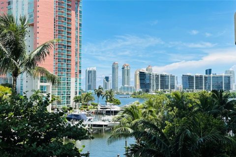 Кондоминиум с 2 спальнями в Авентура, Флорида № 1950822