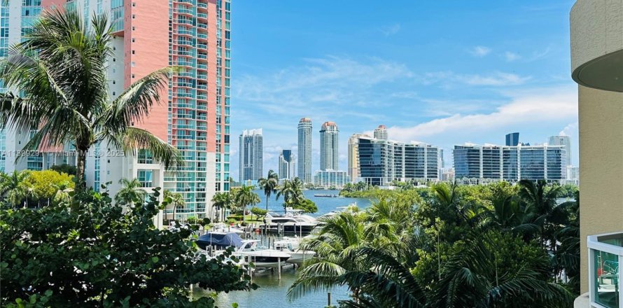 Кондоминиум с 2 спальнями в Авентура, Флорида № 1950822