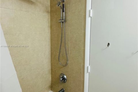 Купить кондоминиум в Авентура, Флорида 2 спальни, 160.72м2, № 1950822 - фото 10