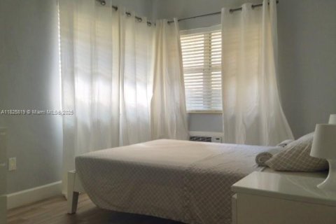 Condo in Miami Beach, Florida, 1 bedroom  № 1794092 - photo 2