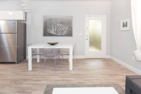 Condo in Miami Beach, Florida, 1 bedroom  № 1794092 - photo 16