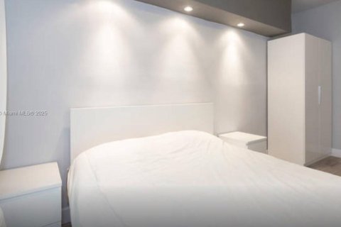 Condo in Miami Beach, Florida, 1 bedroom  № 1794092 - photo 18