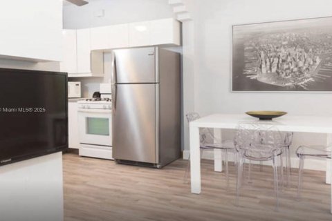 Condo in Miami Beach, Florida, 1 bedroom  № 1794092 - photo 17