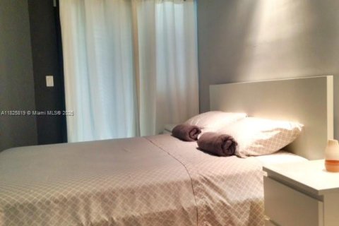 Condo in Miami Beach, Florida, 1 bedroom  № 1794092 - photo 3