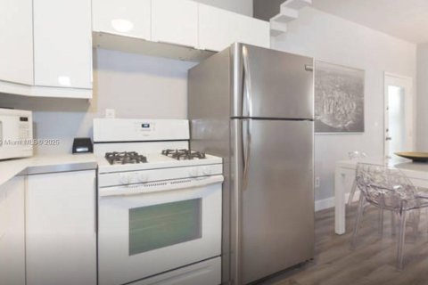 Condo in Miami Beach, Florida, 1 bedroom  № 1794092 - photo 22