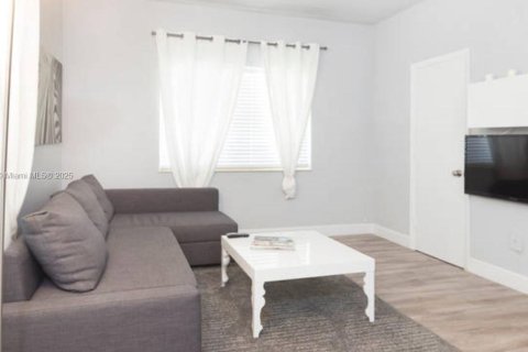 Condo in Miami Beach, Florida, 1 bedroom  № 1794092 - photo 15
