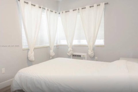 Condo in Miami Beach, Florida, 1 bedroom  № 1794092 - photo 21