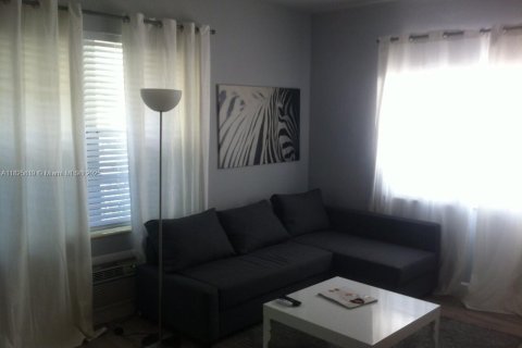 Condo in Miami Beach, Florida, 1 bedroom  № 1794092 - photo 9