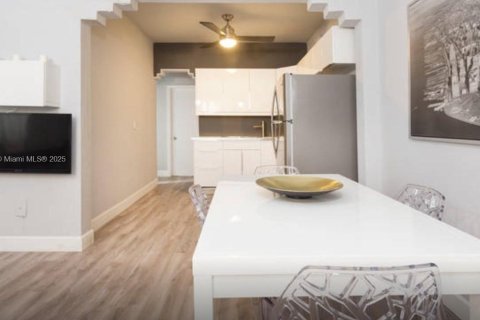 Condo in Miami Beach, Florida, 1 bedroom  № 1794092 - photo 23