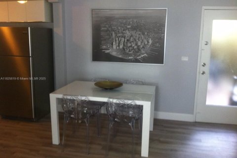 Condo in Miami Beach, Florida, 1 bedroom  № 1794092 - photo 14