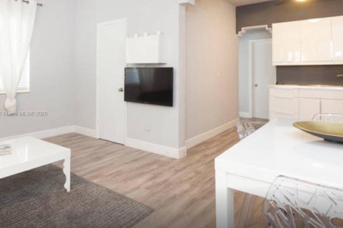 Condo in Miami Beach, Florida, 1 bedroom  № 1794092 - photo 24