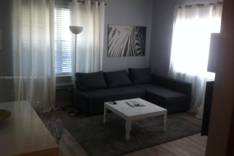 Condo in Miami Beach, Florida, 1 bedroom  № 1794092 - photo 8