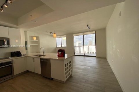 Condo in Miami, Florida, 2 bedrooms № 1974924 - photo 4