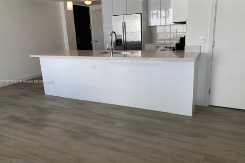Condo in Miami, Florida, 2 bedrooms № 1974924 - photo 7