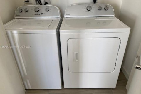 Condo in Miami, Florida, 2 bedrooms № 1974924 - photo 19