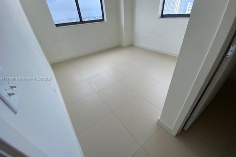Condo in Miami, Florida, 2 bedrooms № 1974924 - photo 11