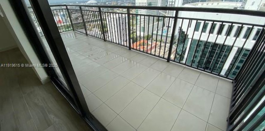 Condo in Miami, Florida, 2 bedrooms № 1974924