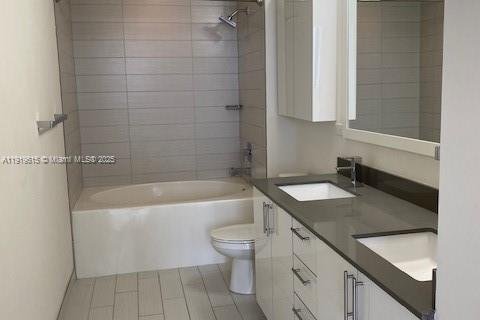 Condo in Miami, Florida, 2 bedrooms № 1974924 - photo 14