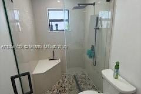 Villa ou maison à vendre à Miami, Floride: 3 chambres, 158.68 m2 № 1881572 - photo 4