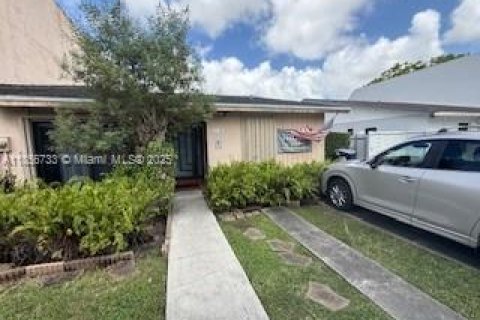 Villa ou maison à vendre à Miami, Floride: 3 chambres, 158.68 m2 № 1881572 - photo 1