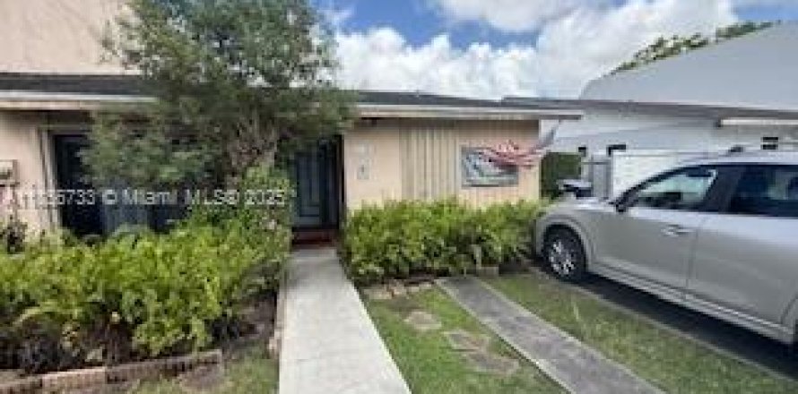 Casa en Miami, Florida 3 dormitorios, 158.68 m2 № 1881572