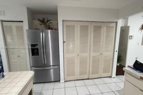 Villa ou maison à vendre à Miami, Floride: 3 chambres, 158.68 m2 № 1881572 - photo 16