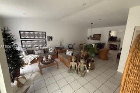 Villa ou maison à vendre à Miami, Floride: 3 chambres, 158.68 m2 № 1881572 - photo 11