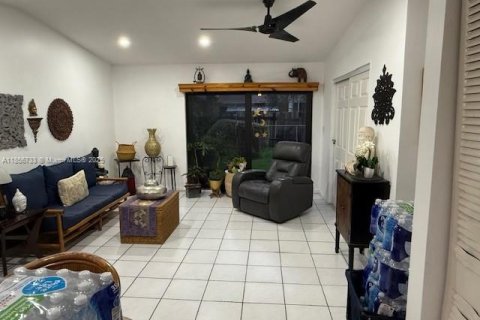 Villa ou maison à vendre à Miami, Floride: 3 chambres, 158.68 m2 № 1881572 - photo 13