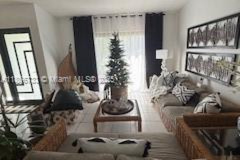 Villa ou maison à vendre à Miami, Floride: 3 chambres, 158.68 m2 № 1881572 - photo 10