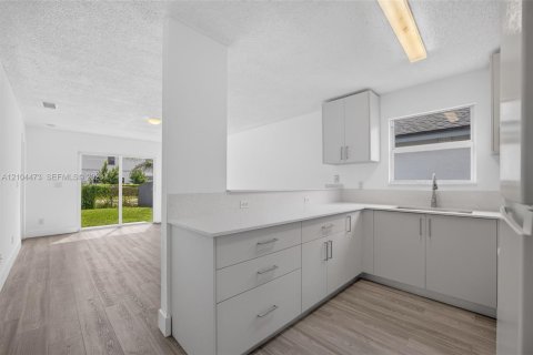 Купить виллу или дом в Флорида-Сити, Флорида 4 спальни, 103.68м2, № 2426812 - фото 8