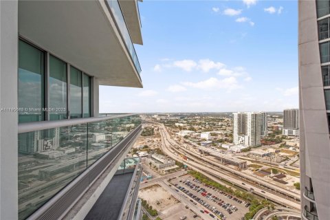 Condo in Miami, Florida, 1 bedroom  № 2013287 - photo 13