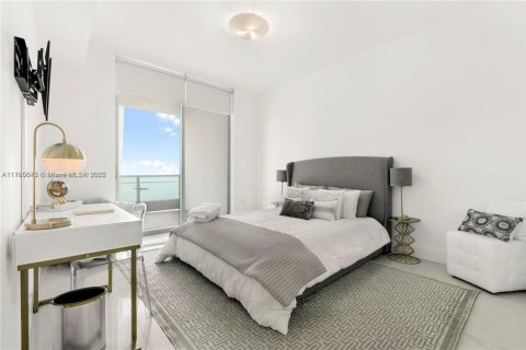Condo in Miami, Florida, 1 bedroom  № 2013287 - photo 12