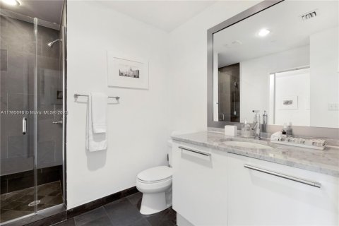 Condo in Miami, Florida, 1 bedroom  № 2013287 - photo 7