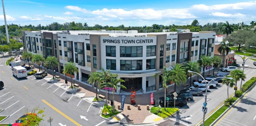 Apartment in Miami Springs, Florida 2 bedrooms, 86.49 sq.m. № 1976113