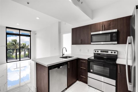 Apartment in Miami Springs, Florida 2 bedrooms, 86.49 sq.m. № 1976113 - photo 2