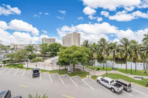 Apartment in Miami Springs, Florida 2 bedrooms, 86.49 sq.m. № 1976113 - photo 22