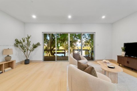 Casa en venta en Margate, Florida, 4 dormitorios, 217.95 m2 № 1968736 - foto 18