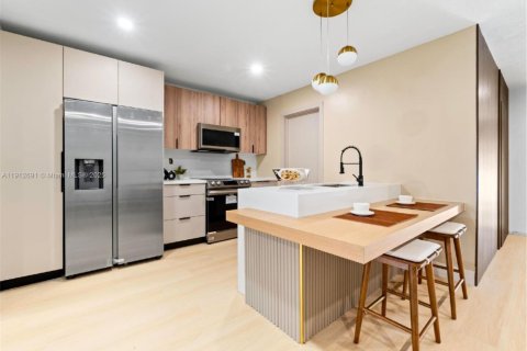 Casa en venta en Margate, Florida, 4 dormitorios, 217.95 m2 № 1968736 - foto 14