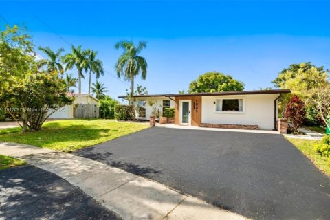 Casa en venta en Margate, Florida, 4 dormitorios, 217.95 m2 № 1968736 - foto 3