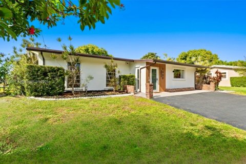 Casa en venta en Margate, Florida, 4 dormitorios, 217.95 m2 № 1968736 - foto 2