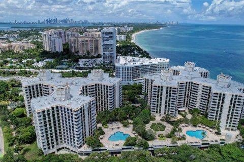 Снять в аренду кондоминиум в Ки-Бискейн, Флорида 3 спальни, 165.55м2, № 1957464 - фото 1