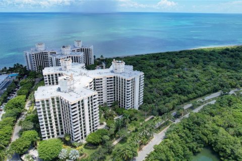 Снять в аренду кондоминиум в Ки-Бискейн, Флорида 3 спальни, 165.55м2, № 1957464 - фото 2