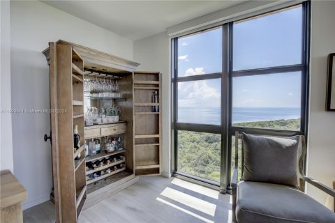 Снять в аренду кондоминиум в Ки-Бискейн, Флорида 3 спальни, 165.55м2, № 1957464 - фото 7