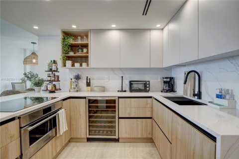 Снять в аренду кондоминиум в Ки-Бискейн, Флорида 3 спальни, 165.55м2, № 1957464 - фото 5