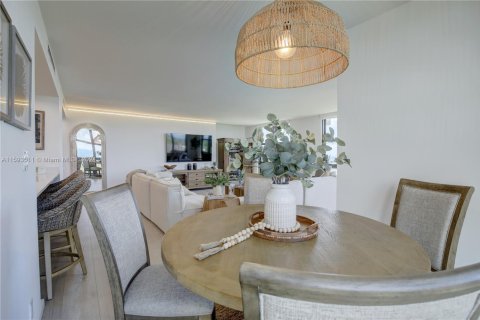 Снять в аренду кондоминиум в Ки-Бискейн, Флорида 3 спальни, 165.55м2, № 1957464 - фото 13